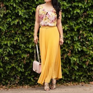 Chiffon mustard pleated maxi skirt size medium